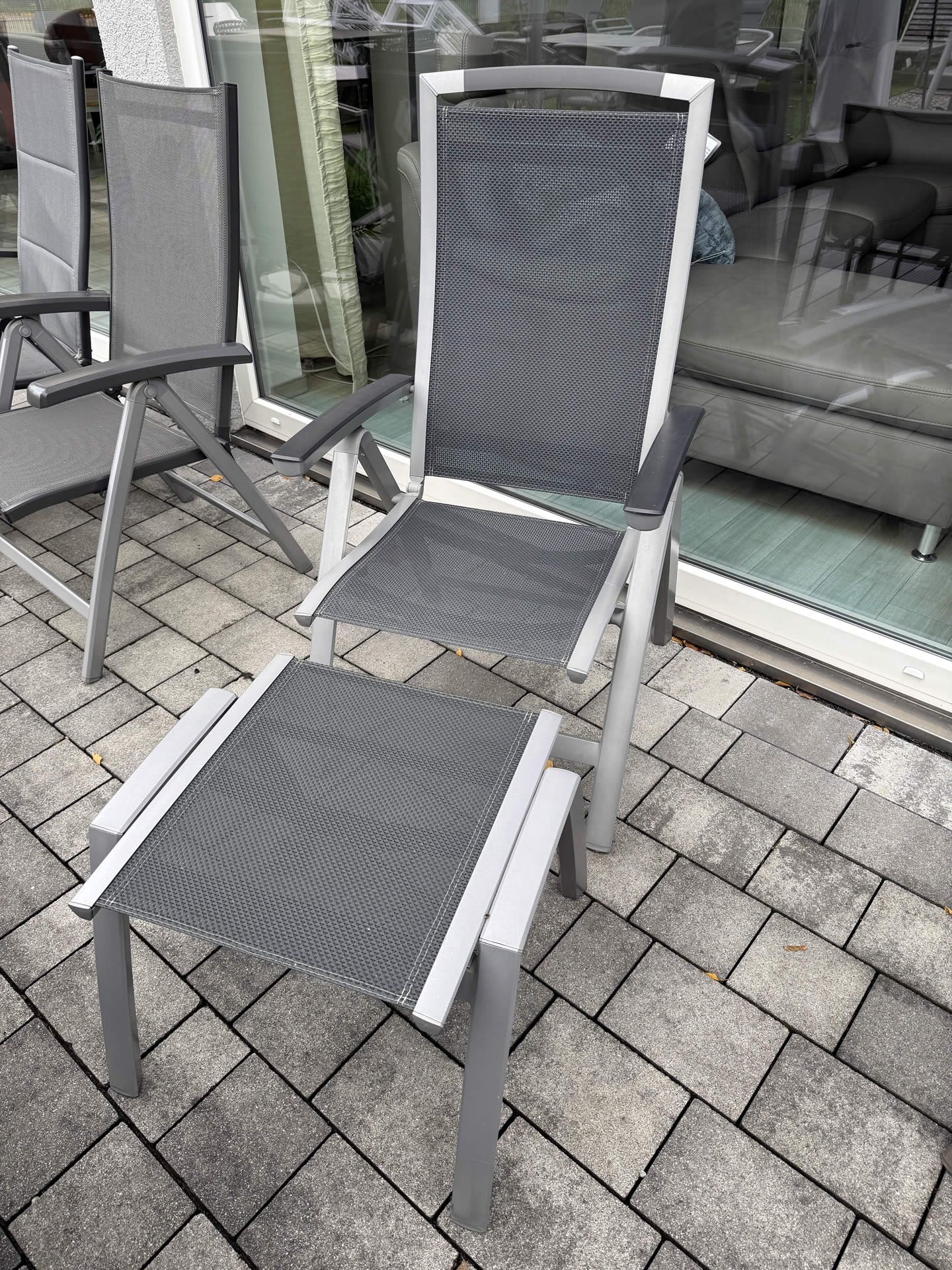 Einzelklappsessel mit Hocker Alu
